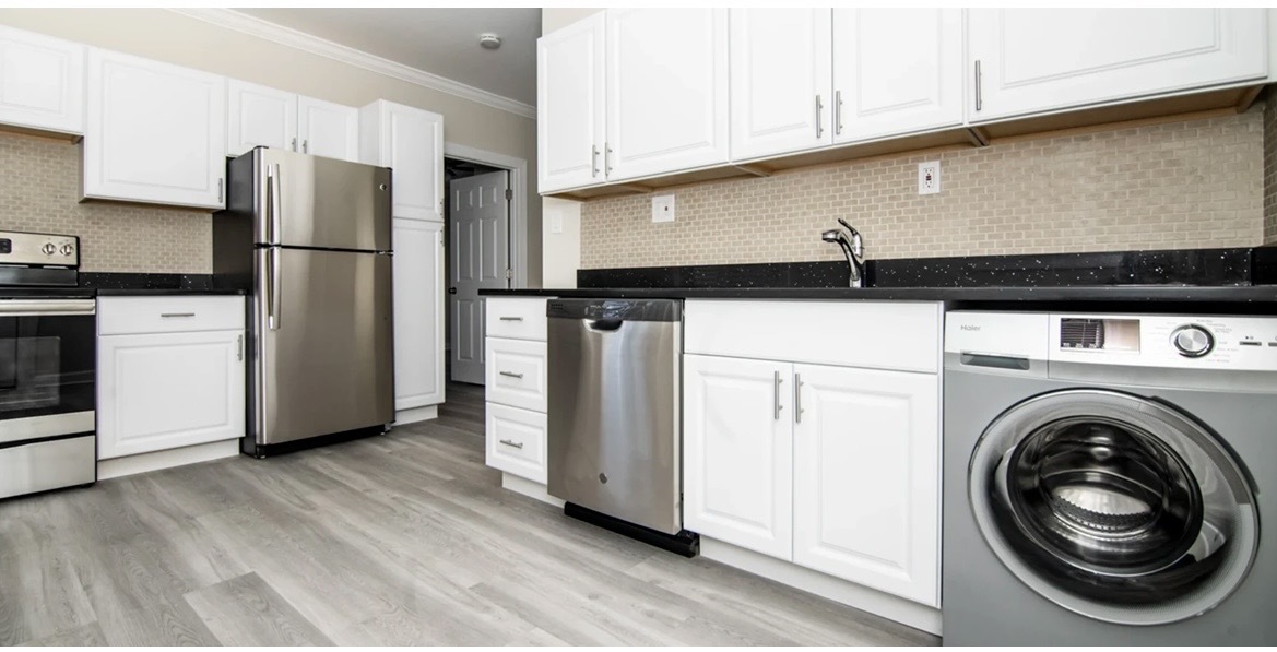 648.5 W Roscoe Street 1N