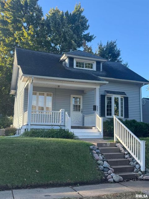 Photo of 2223 W LOMBARD Street, Davenport, IA 52804 (MLS # QC4268572)
