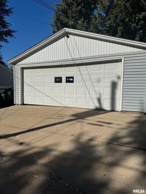 Tiny photo for 2223 W LOMBARD Street, Davenport, IA 52804 (MLS # QC4268572)