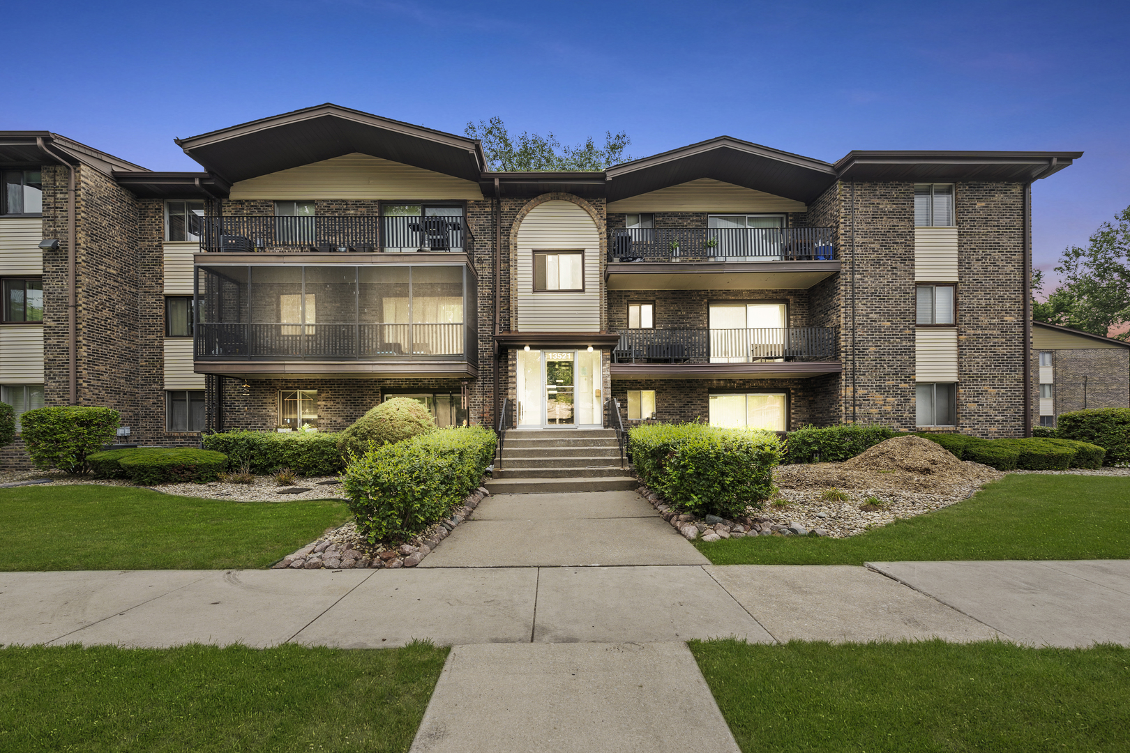 13521 Le Claire Avenue 72