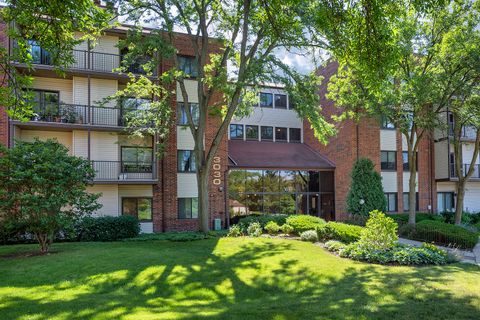 Photo of 3030 Pheasant Creek Drive #102, Northbrook, IL 60062 (MLS # 12489467)