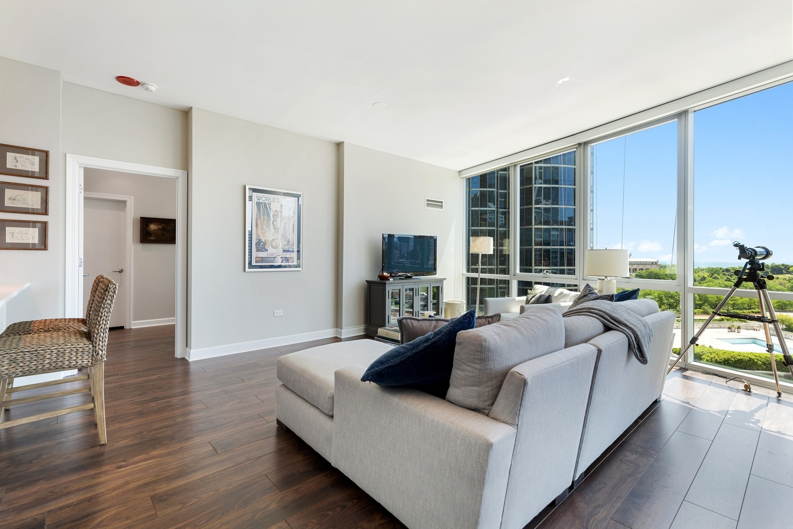 1201 S Prairie Avenue 805