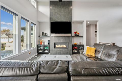 Tiny photo for 6152 BELLE Court, Davenport, IA 52807 (MLS # QC4269393)