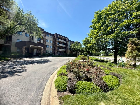 Tiny photo for 3350 N Carriageway Drive #318, Arlington Heights, IL 60004 (MLS # 12663692)