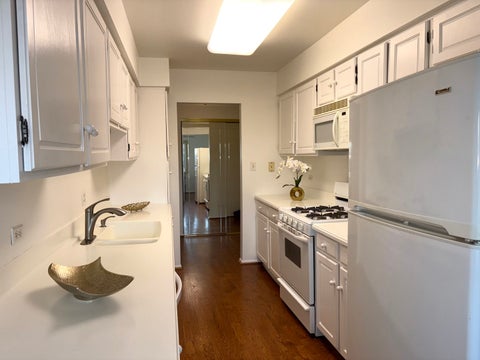 Tiny photo for 3350 N Carriageway Drive #318, Arlington Heights, IL 60004 (MLS # 12663692)