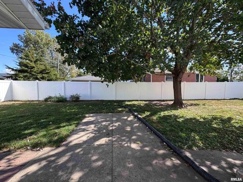 Tiny photo for 1415 4TH Street, Fulton, IL 61252 (MLS # QC4267761)