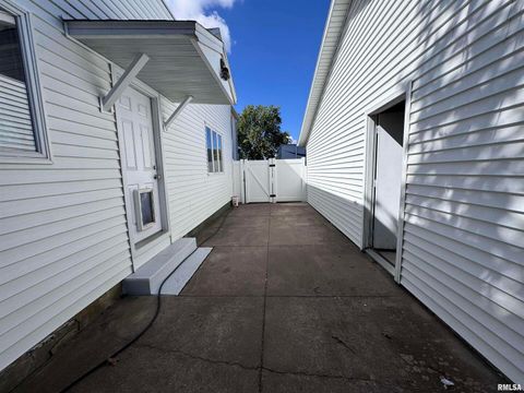 Tiny photo for 1415 4TH Street, Fulton, IL 61252 (MLS # QC4267761)