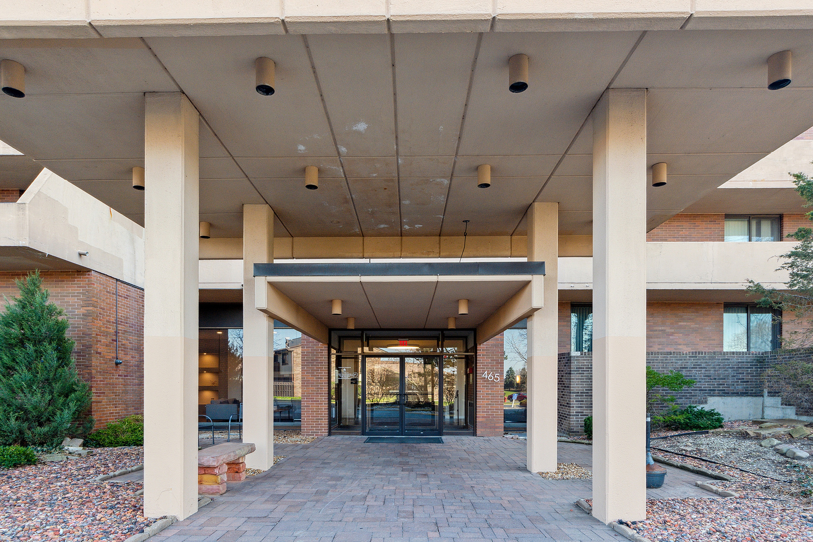465 W Dominion Drive 902