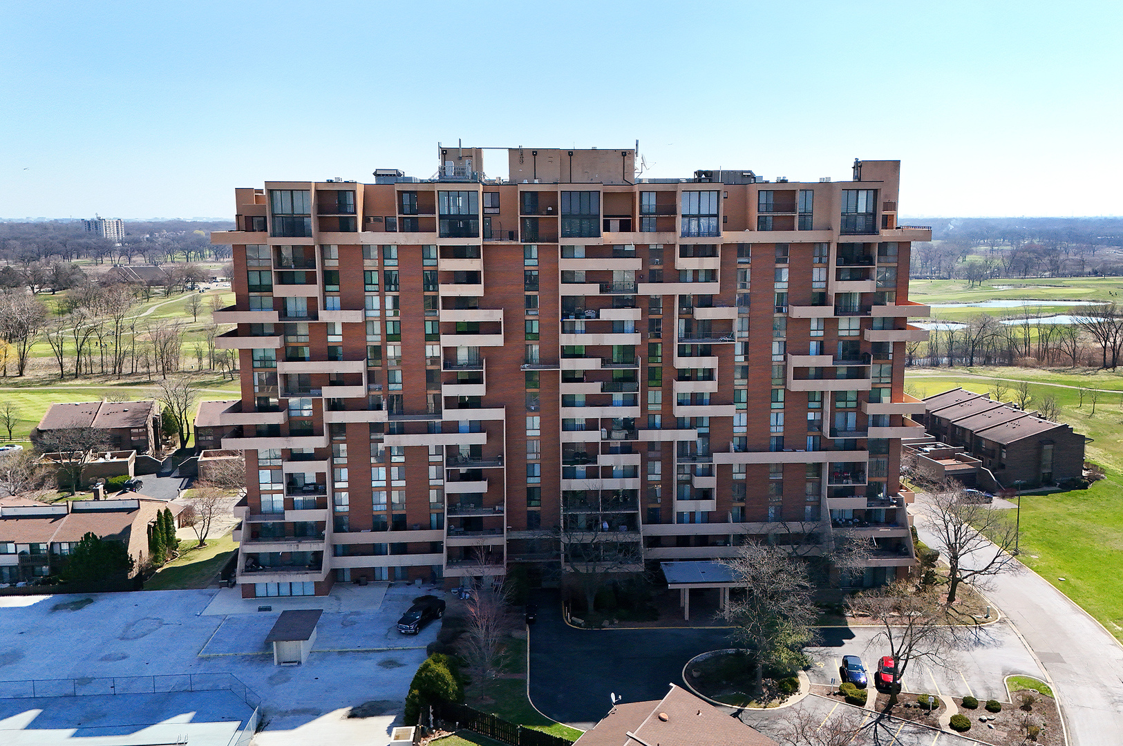 465 W Dominion Drive 902
