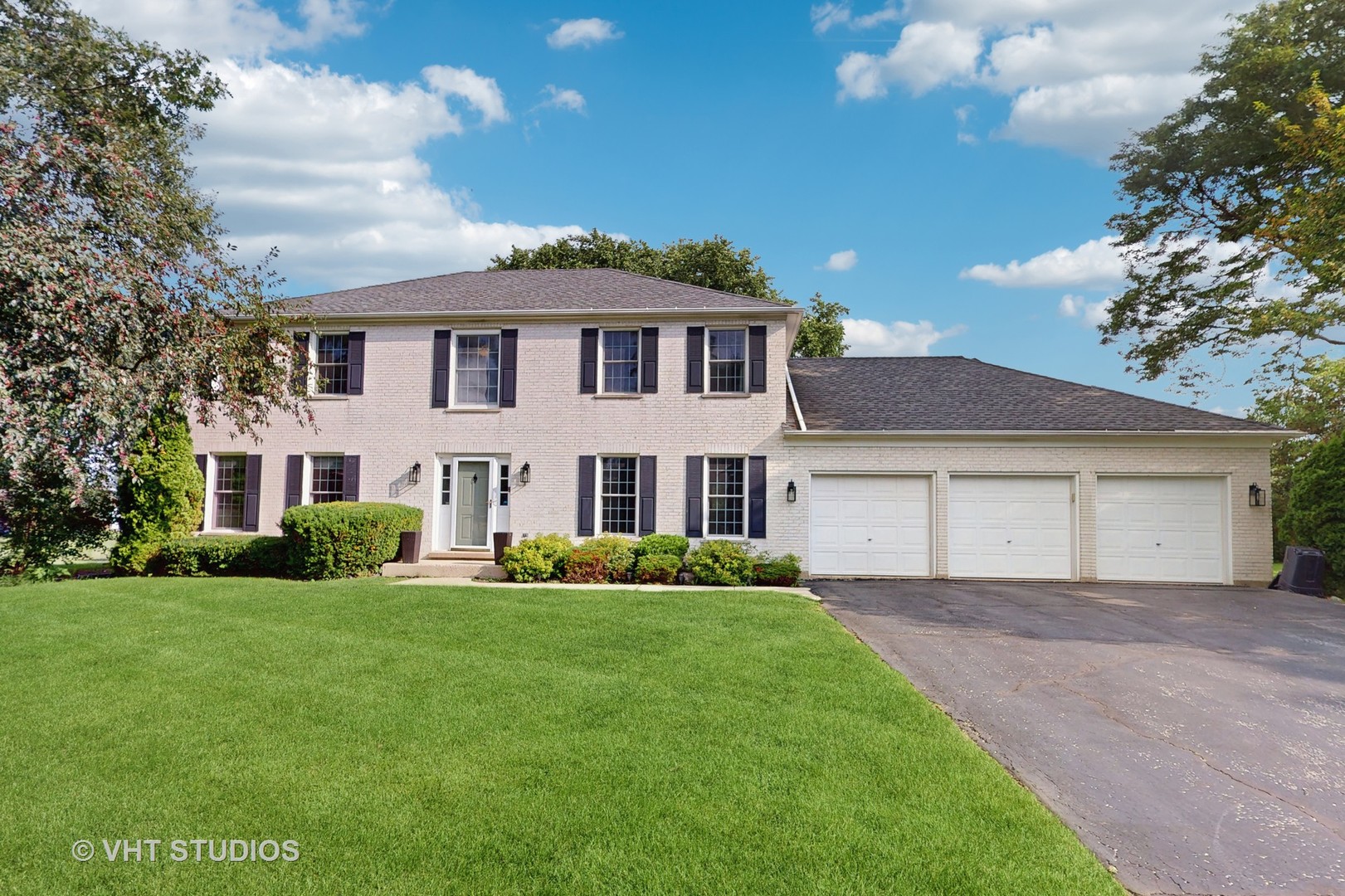 900 Holly Court