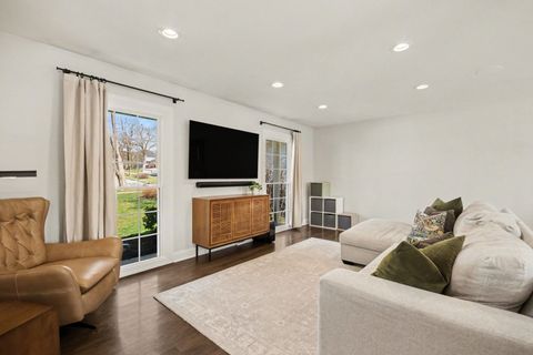 Tiny photo for 923 Oxford Road, Glen Ellyn, IL 60137 (MLS # 12612422)