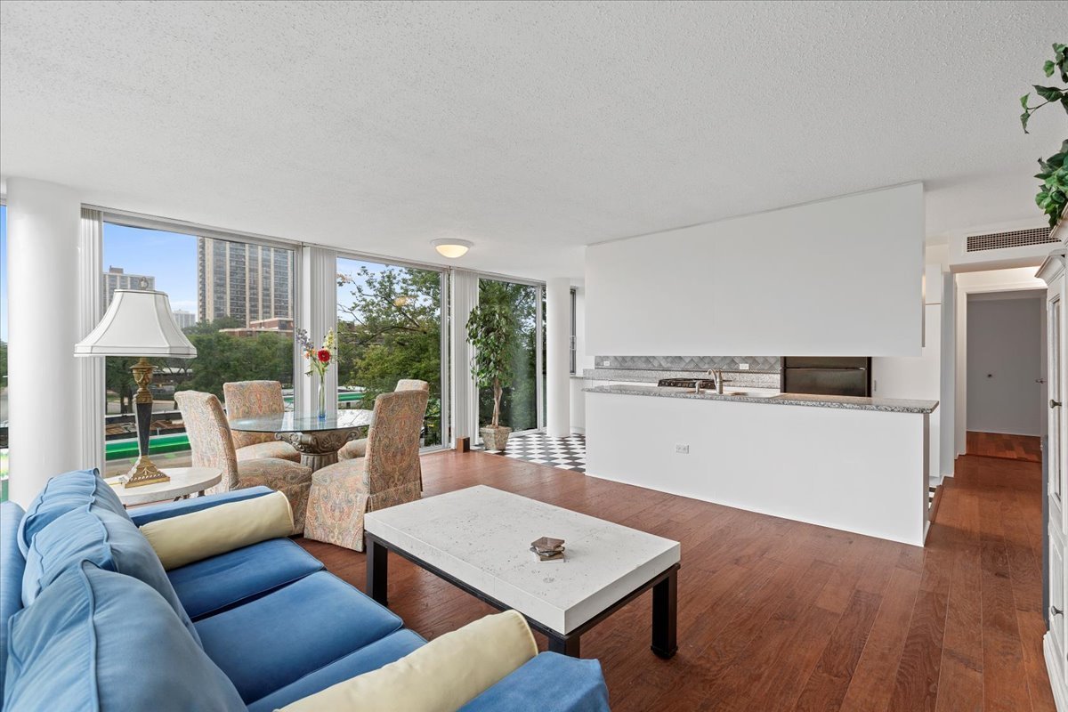 3115 S Michigan Avenue 301