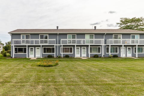 Photo of 17346 W Maple Lane, Gurnee, IL 60031 (MLS # 12759873)