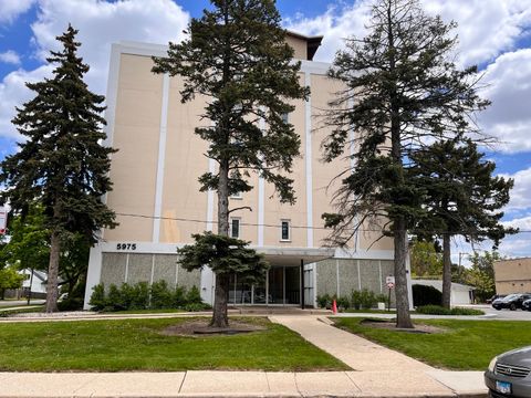 Photo of 5975 N Odell Avenue #2C, Chicago, IL 60631 (MLS # 12642383)