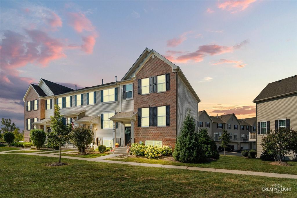 Photo for 506 Creek Drive, Oswego, IL 60543 (MLS # 12504054)