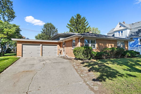 340 ILLINOIS ST, EAST DUNDEE, IL 60118 - Image 53785b032a3732f46231c1ca3af68354/3629953540