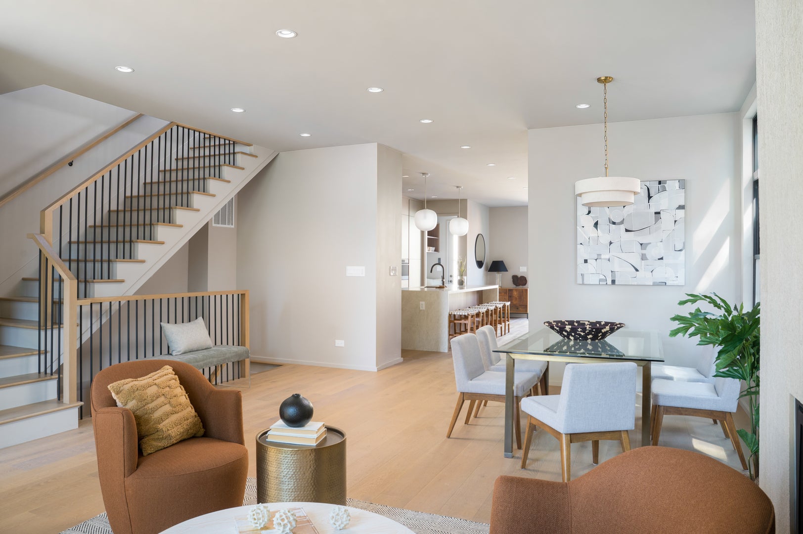 2520 W Shakespeare Avenue