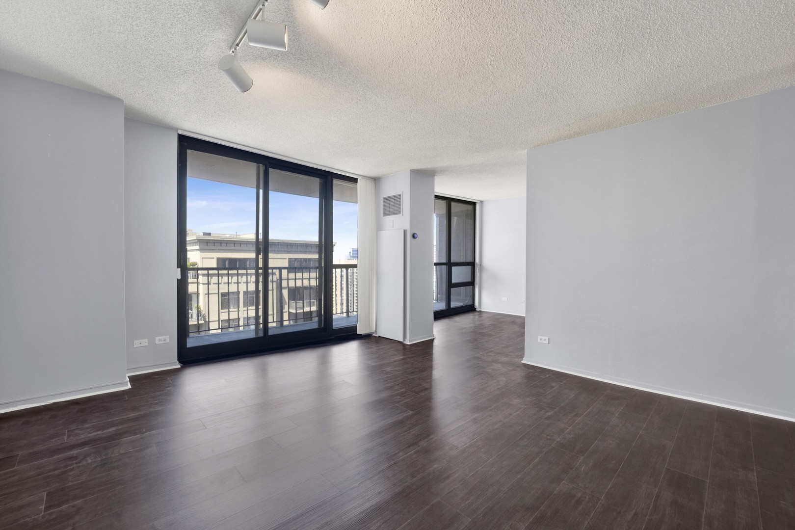 10 E Ontario Street 2807