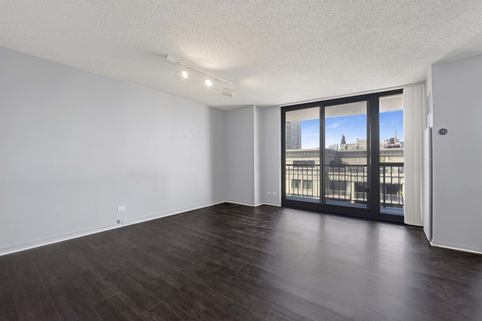 10 E Ontario Street 2807