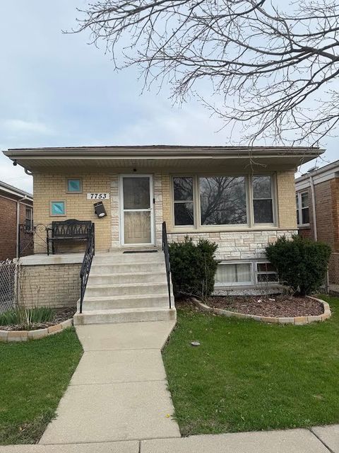 Photo of 7753 W Forest Preserve Avenue, Chicago, IL 60634 (MLS # 12622547)