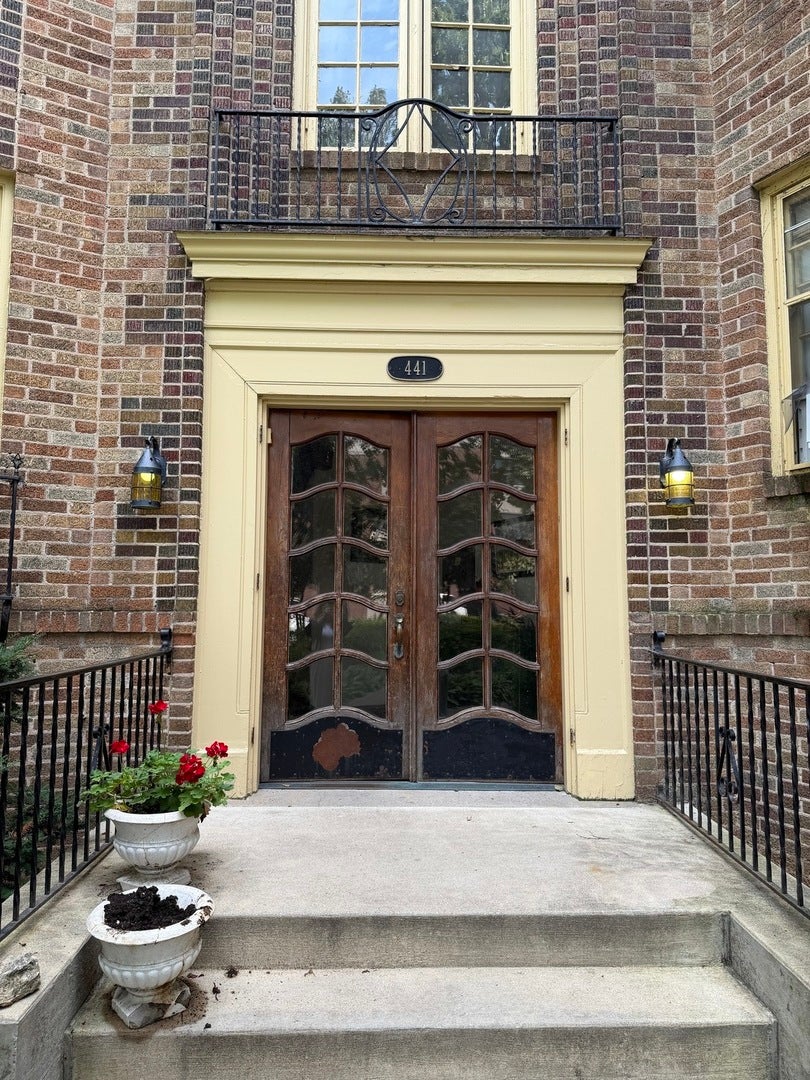 441 W Exchange Street 303