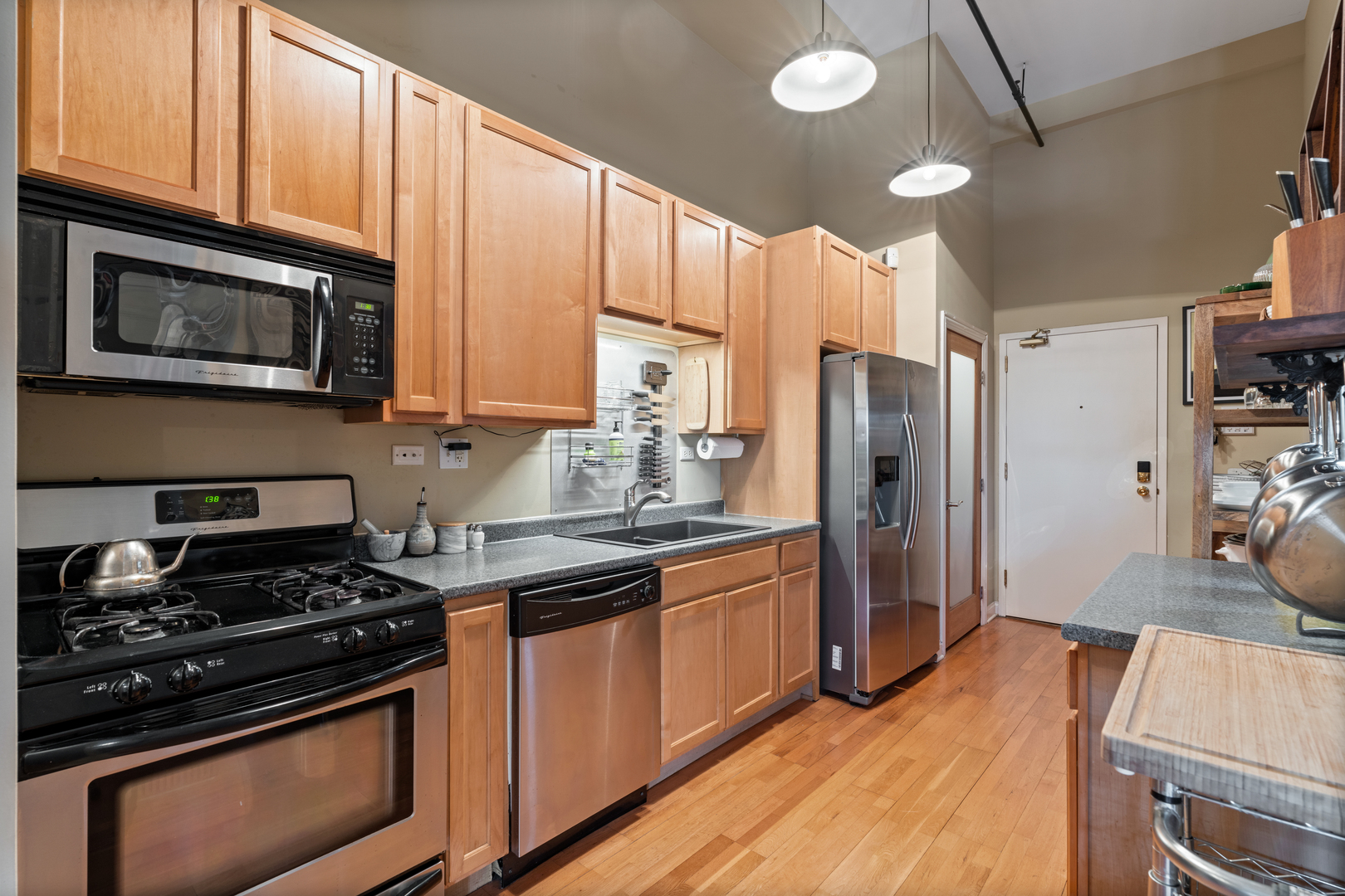 1215 W GUNNISON Street 322