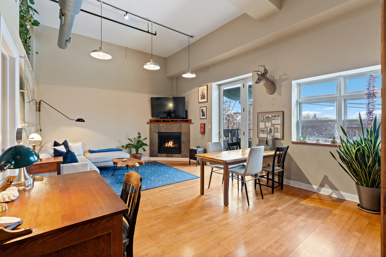 1215 W GUNNISON Street 322