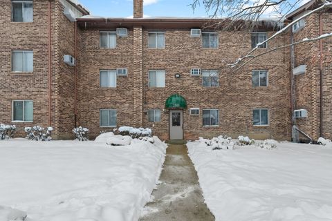 Photo of 2505 Spring Street #3304, Woodridge, IL 60517 (MLS # 12533221)
