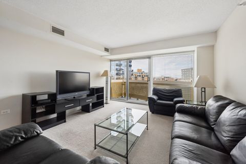 Tiny photo for 1720 Maple Street #680, Evanston, IL 60201 (MLS # 12604732)
