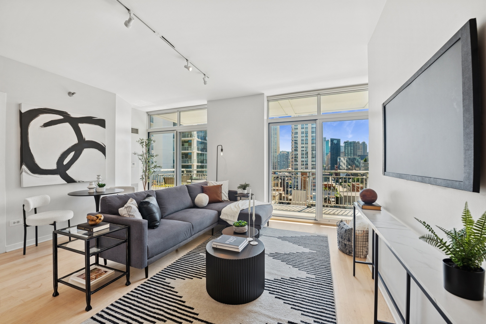 330 W Grand Avenue 1307