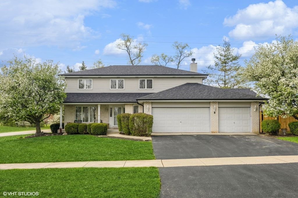 Photo for 10401 Bloomfield Drive, Palos Park, IL 60464 (MLS # 12436290)