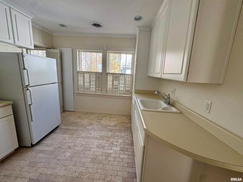 Tiny photo for 2125 EASTERN Avenue, Davenport, IA 52803 (MLS # QC4269473)