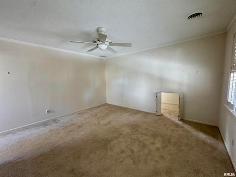 Tiny photo for 2125 EASTERN Avenue, Davenport, IA 52803 (MLS # QC4269473)