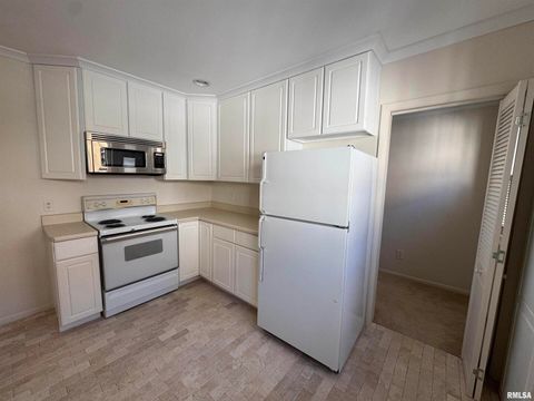 Tiny photo for 2125 EASTERN Avenue, Davenport, IA 52803 (MLS # QC4269473)