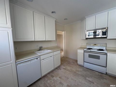 Tiny photo for 2125 EASTERN Avenue, Davenport, IA 52803 (MLS # QC4269473)