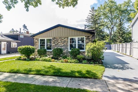 Photo of 449 Geneva Road, Glen Ellyn, IL 60137 (MLS # 12517845)