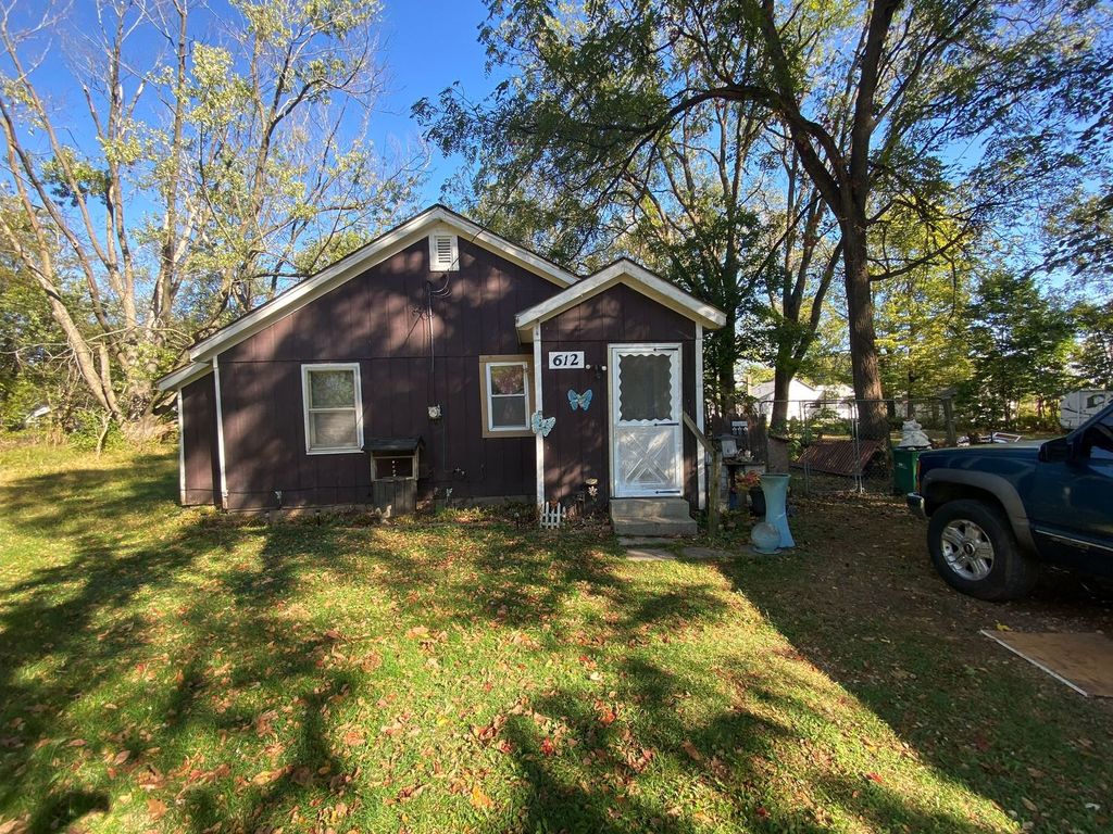 Photo for 612 Atwood Avenue, Rockford, IL 61102 (MLS # 12507102)