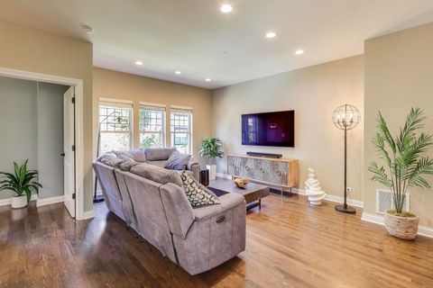 Tiny photo for 662 Parkside Court, Libertyville, IL 60048 (MLS # 12496794)