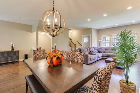 Tiny photo for 662 Parkside Court, Libertyville, IL 60048 (MLS # 12496794)