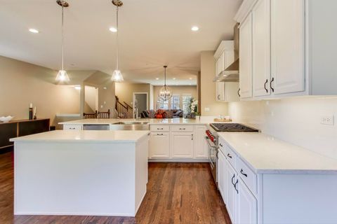 Tiny photo for 662 Parkside Court, Libertyville, IL 60048 (MLS # 12496794)