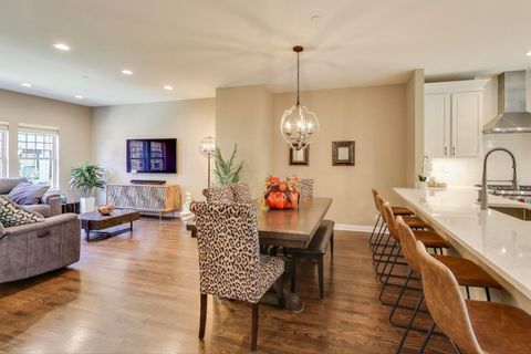 Tiny photo for 662 Parkside Court, Libertyville, IL 60048 (MLS # 12496794)