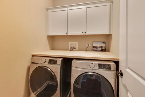 Tiny photo for 662 Parkside Court, Libertyville, IL 60048 (MLS # 12496794)