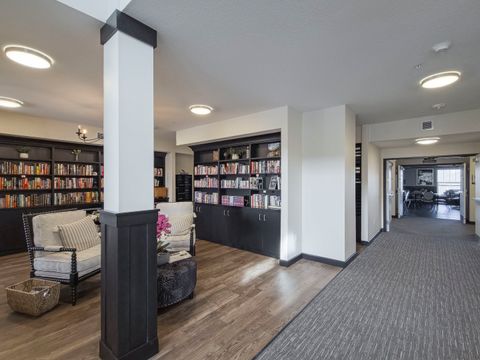 Tiny photo for 2592 MIDDLE Road #313, Bettendorf, IA 52722 (MLS # QC4269748)