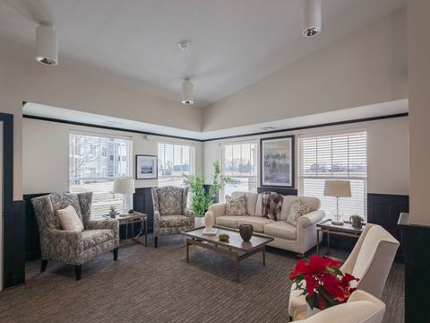 Tiny photo for 2592 MIDDLE Road #313, Bettendorf, IA 52722 (MLS # QC4269748)