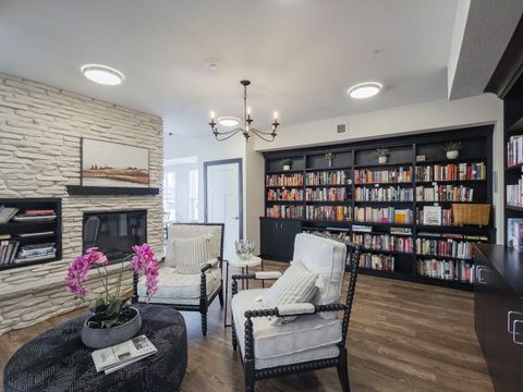 Tiny photo for 2592 MIDDLE Road #313, Bettendorf, IA 52722 (MLS # QC4269748)