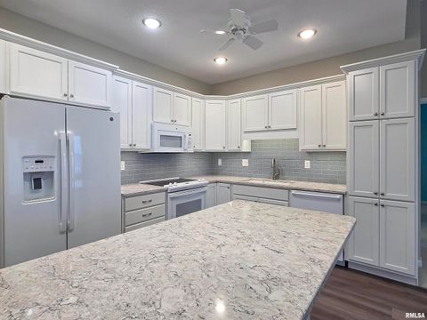 Tiny photo for 2592 MIDDLE Road, Bettendorf, IA 52722 (MLS # QC4269748)