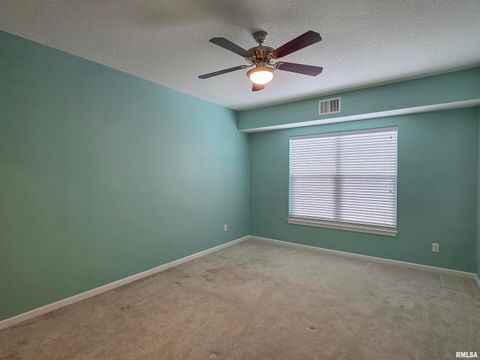 Tiny photo for 2592 MIDDLE Road, Bettendorf, IA 52722 (MLS # QC4269748)