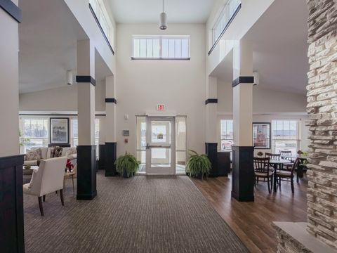 Tiny photo for 2592 MIDDLE Road #313, Bettendorf, IA 52722 (MLS # QC4269748)