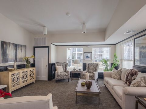 Tiny photo for 2592 MIDDLE Road #313, Bettendorf, IA 52722 (MLS # QC4269748)