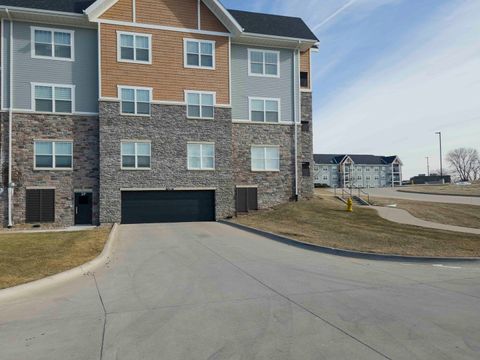 Tiny photo for 2592 MIDDLE Road #313, Bettendorf, IA 52722 (MLS # QC4269748)